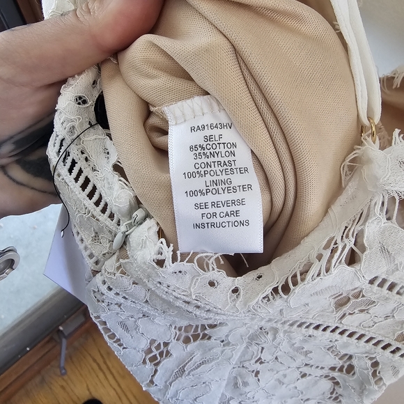 Aakaa White Lace Jumpsuit Sz XS NWT - Picture 9 of 10